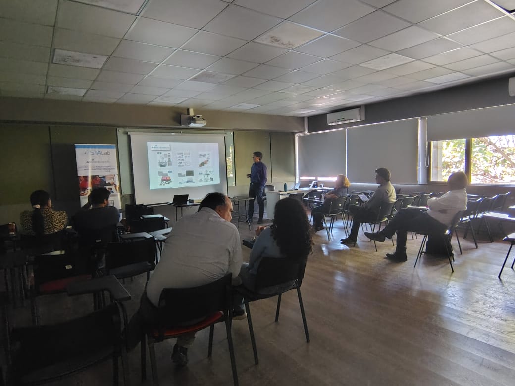 STALab_CL's tweet photo. Ya nos encontramos en el Workshop MPVS Duo de nuestra representada marca: ADInstruments en la Facultad de Medicina de la Universidad de Chile https://t.co/MmJumCB5hB