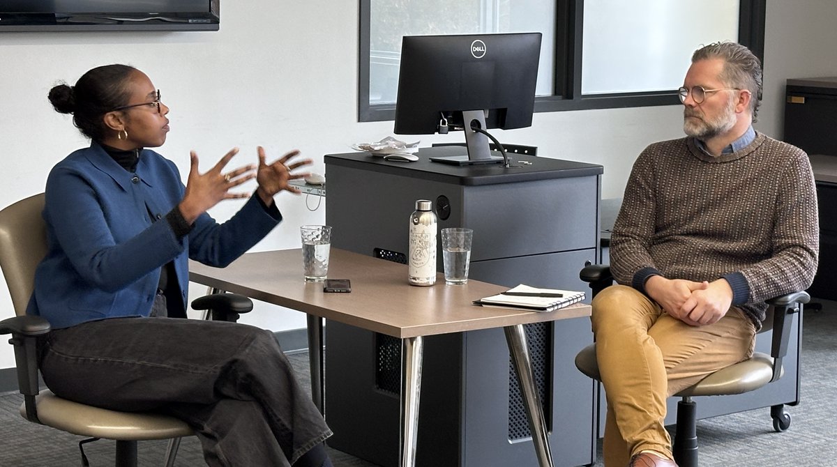 JSchool_CU's tweet image. Carleton journalism students attending a workshop on trauma-informed journalism with this year&apos;s keynote for Carleton&apos;s Peter Stursberg Foreign Correspondents Lecture, @YousraElbagir, Sky News Africa correspondent. Carleton journalism professor @mpearson78 moderated the event.