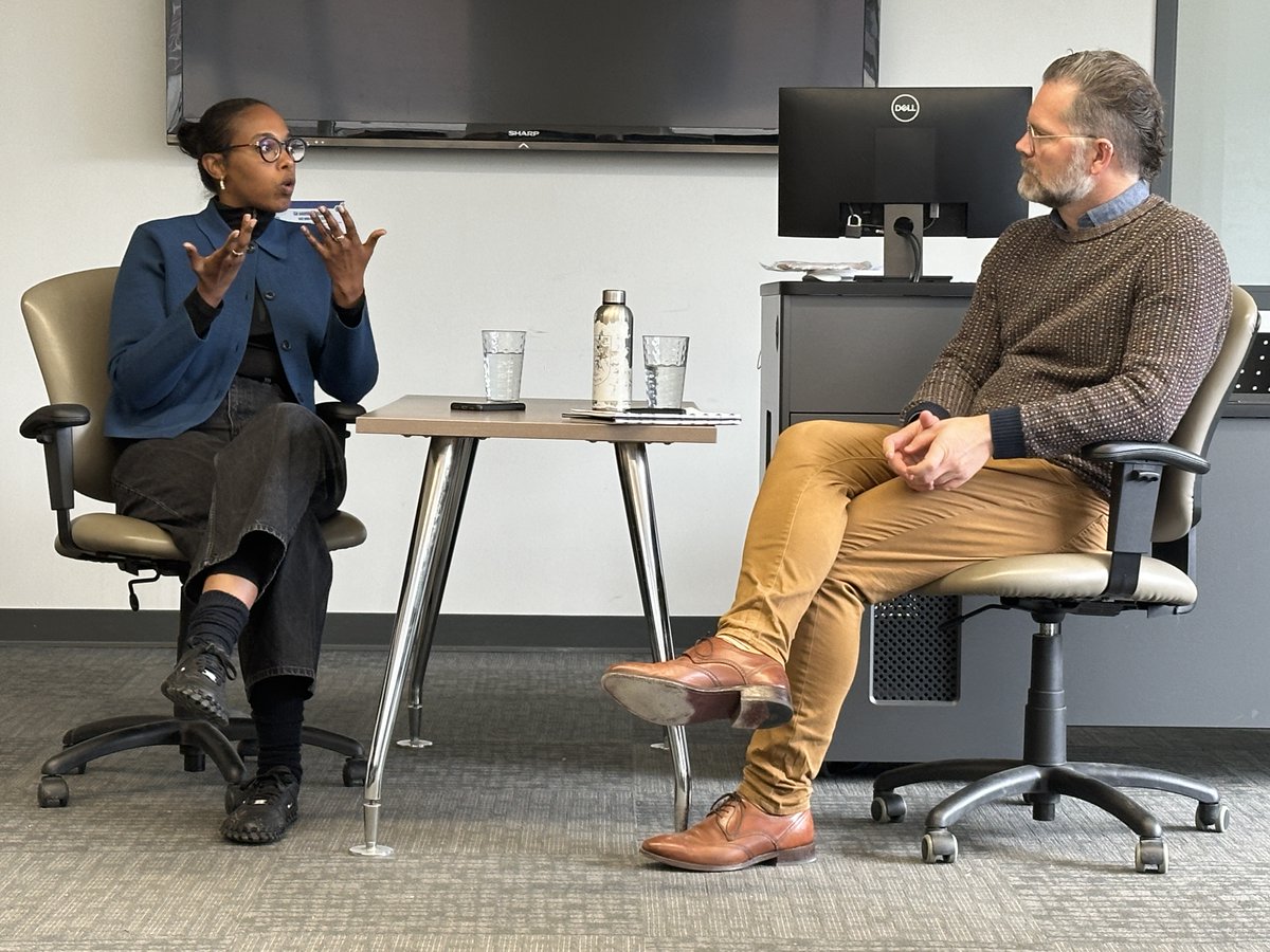 JSchool_CU's tweet image. Carleton journalism students attending a workshop on trauma-informed journalism with this year&apos;s keynote for Carleton&apos;s Peter Stursberg Foreign Correspondents Lecture, @YousraElbagir, Sky News Africa correspondent. Carleton journalism professor @mpearson78 moderated the event.