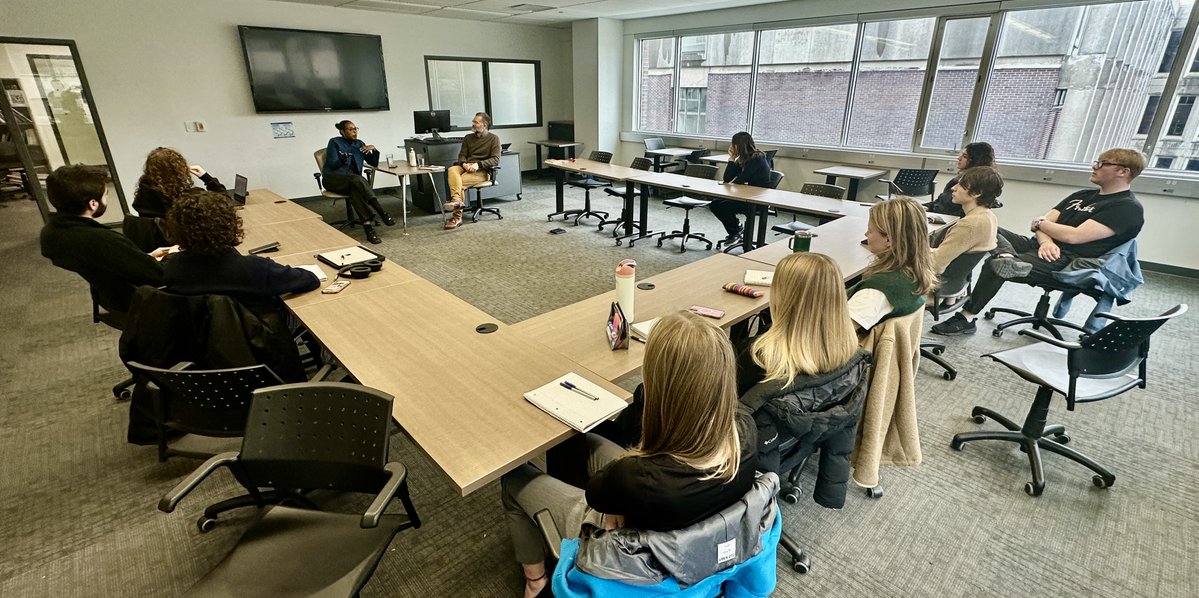 JSchool_CU's tweet image. Carleton journalism students attending a workshop on trauma-informed journalism with this year&apos;s keynote for Carleton&apos;s Peter Stursberg Foreign Correspondents Lecture, @YousraElbagir, Sky News Africa correspondent. Carleton journalism professor @mpearson78 moderated the event.