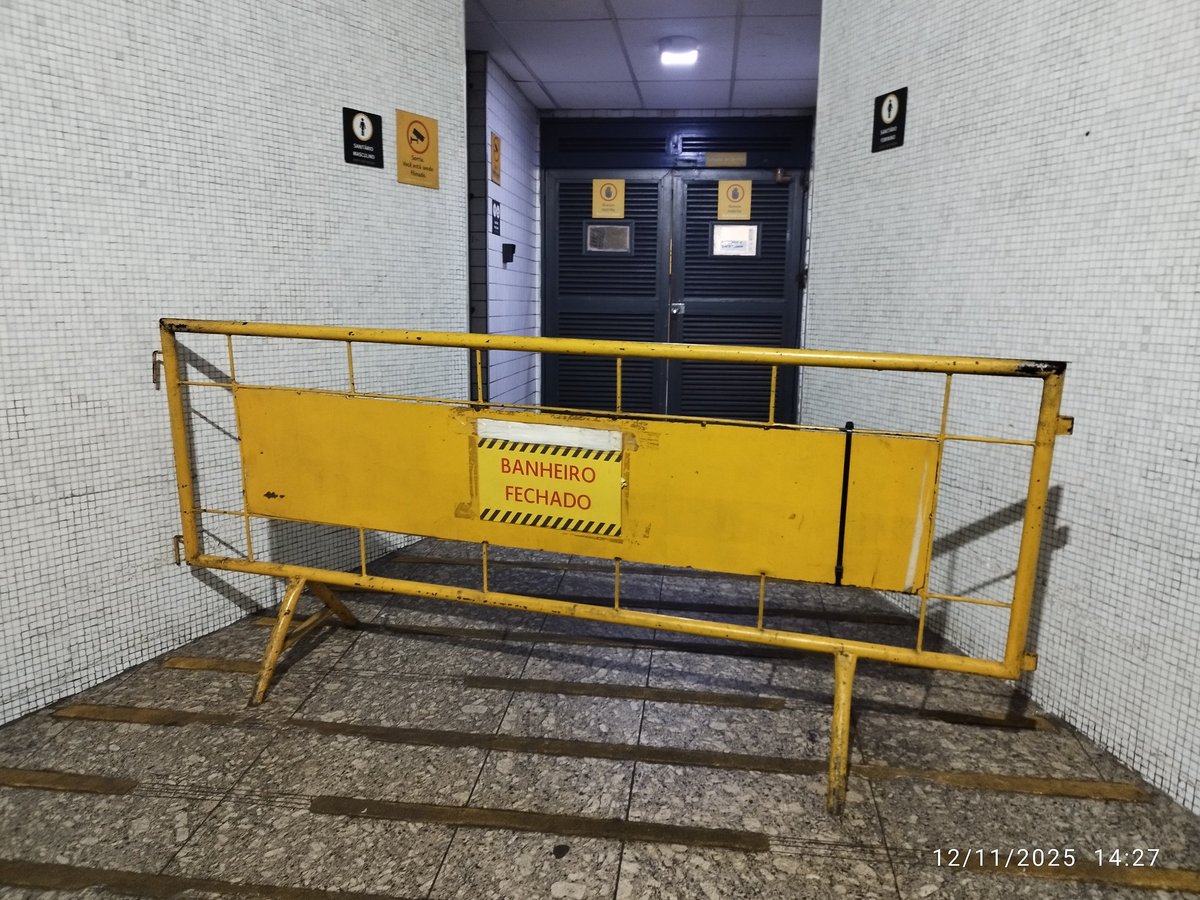 Boa tarde 

Tudo bem? 

Banheiro da estação Siqueira Campos do Metrô FECHADO! 
<a href="/metro_rio/">MetrôRio</a>
<a href="/agetransp/">AGETRANSP</a>
<a href="/bandnewsfmrio/">Rádio BandNews FM Rio - 90.3</a>