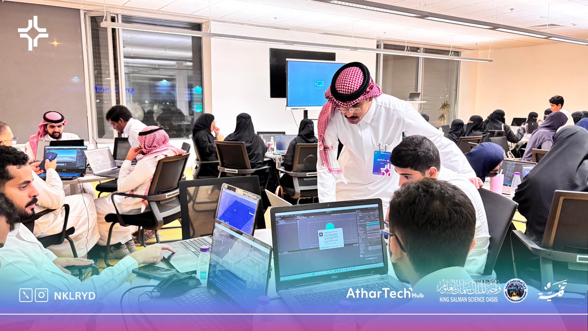 تنطلق فعاليات معسكر تطوير الألعاب الذي تنظمه الجمعية بالتعاون مع <a href="/KS_ScienceOasis/">واحة الملك سلمان للعلوم King Salman Science Oasis</a> 
أجواء إبداعية ومنافسة حماسية، والمشاركون يصممون أولى ألعابهم بأنفسهم 🎯
#تطوير_الألعاب #تنمية_المعذر #واحة_الملك_سلمان