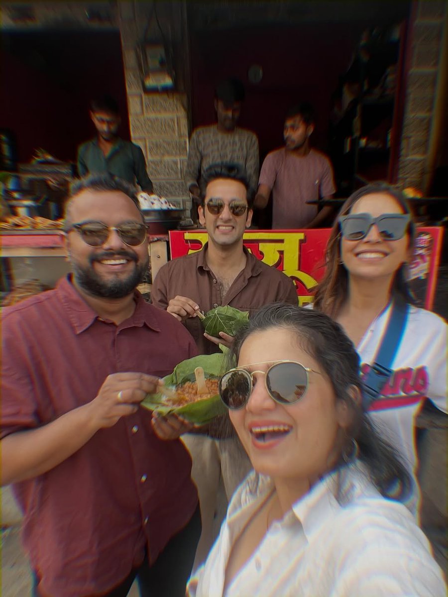 AshVikLand's tweet photo. Gorgeous #AshaNegi Insta post And what do we do on an off day… Eaaatttt!!!🍕🥣🍴🍰 https://t.co/0fv6fmCe7U
