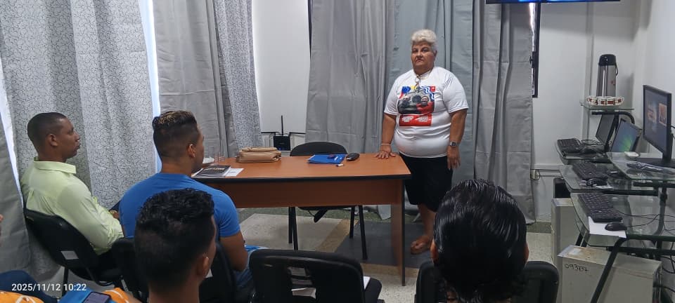 La 2da Edición del Curso de Cuadros fortalece el liderazgo de nuestra Brigada Médica.Aprendiendo de los mejores: Yaquelin Hernández  (Economía) y el Lic. Alexander Rodríguez Rosada (Logística) imparten conocimientos clave para asegurar la excelencia operativa #CubaPorLaVida