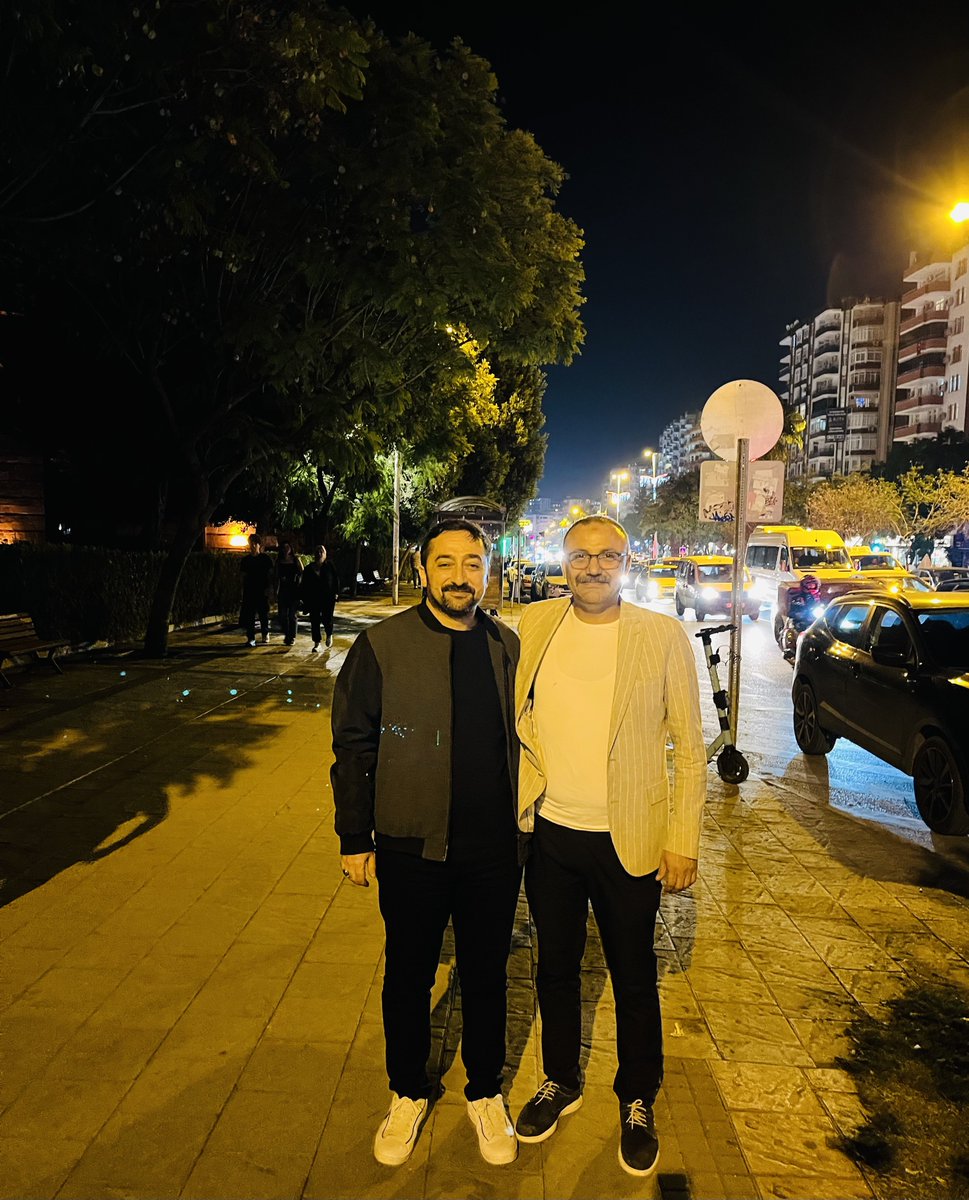 Kıymetli Ferhat ağabeyim ile bu akşama bir hatıra bıraktık. Var olsun.🇹🇷