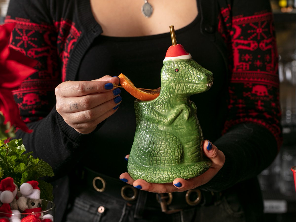 CarouselClb's tweet image. Step aside, reindeer—this festive creature is leading the sleigh this year 🦖 Served in a delightfully cheeky dinosaur mug, Rudolph’s Replacement blends vodka, coffee liqueur, white crème de cacao, and orange curaçao for a silky, spirited base🍸✨