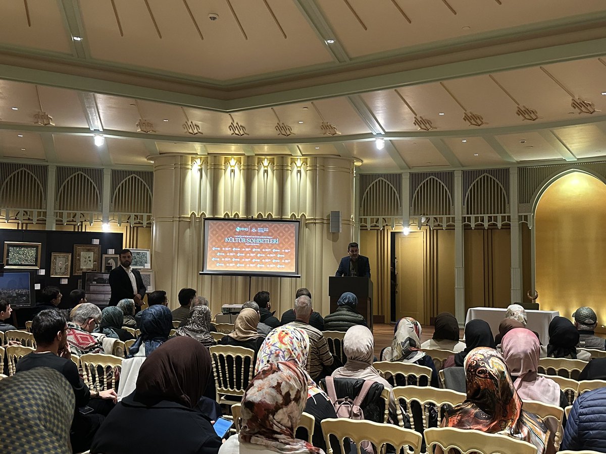 MMG olarak Taksim Camii Kültür Sanat Merkezi Çok Amaçlı Salonunda gerçekleştirdiğimiz “Kültür Sohbetleri”i, Genel Başkanımız Yavuz SARI’nın açılış konuşmalarıyla başladı.