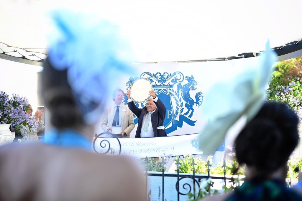 Be a part of a rich horse racing history at the 165th running of the King's Plate Gr1 on Saturday, 10th January 2026 when all gather back on course at the picturesque Hollywoodbets Kenilworth Racecourse, to indulge in a day of blue and white.
.
#LKP2026 #LOrmarins #165LKP