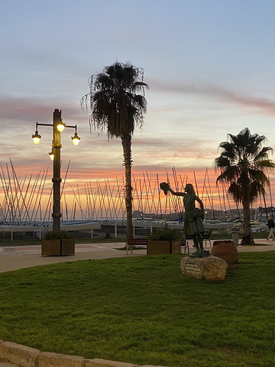 manelhc's tweet image. Atardecer en Sitges.