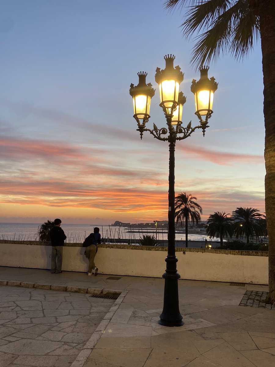 manelhc's tweet image. Atardecer en Sitges.