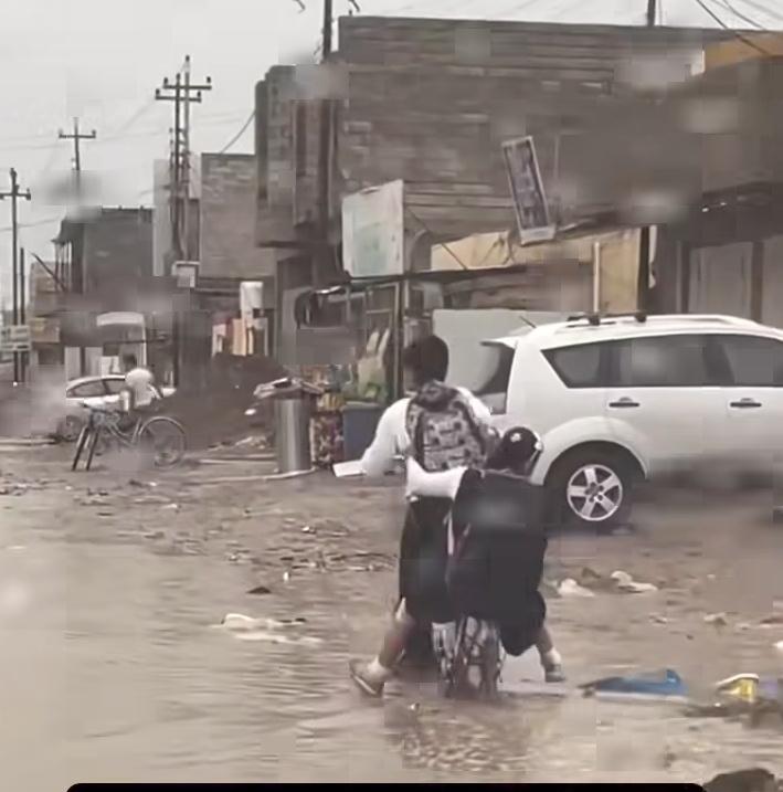 ولكم ترگصون وتغنون!!!
تحتفلون على صخام وجوهكم ولكم هاي مو هاي شوارعكم نسيتوها؟

والله تستاهلون على اليصير بيكم وأكثر وزيادة.