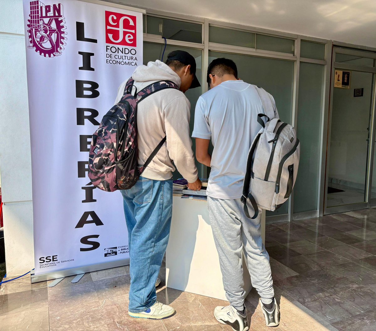 ¡Comenzamos con la celebración #DíaNacionalDelLibro! En conmemoración del natalicio de Sor Juana Inés de la Cruz, acompañamos y participa en las diversas actividades que tenemos preparadas para ti. Estamos en las Librerías Zacatenco, ubicadas en la planta baja de la #BNTC.