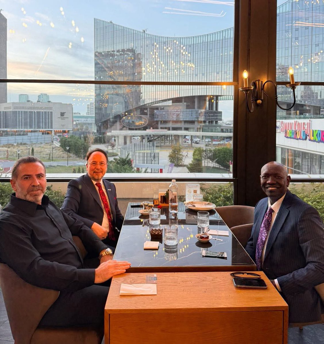 DEİK Genel Sekreter Yardımcımız Sayın <a href="/IzzetDundar/">Izzet DUNDAR</a> ve Afrika Ülkeleri Direktörümüz Sayın Evren Doğan ile Ankara’da bir araya gelme fırsatı buldum. Kendileriyle DEİK / Türkiye – Mali İş Konseyi olarak gerçekleştirdiğimiz çalışmalar ile Aralık ayı başında Mali’nin Başkenti