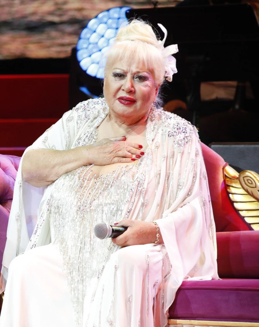 BİR YILDIZ DAHA KAYDI…🙏🙏🙏

TÜRK sanat müziğinin usta yorumcusu ve sesi MUAZZEZ ABACI’da aramızdan ayrıldı. 

Tam da doğduğu gün hayata gözlerini yumdu‼️

Allah rahmet eylesin. 
Mekanı cennet olsun. 
Allah geride kalan yakınlarına ve sevenlerine sabır versin. 

🙏🙏🙏🙏🙏