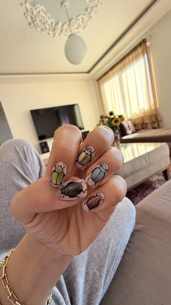 عاشق سوسکامم 😭