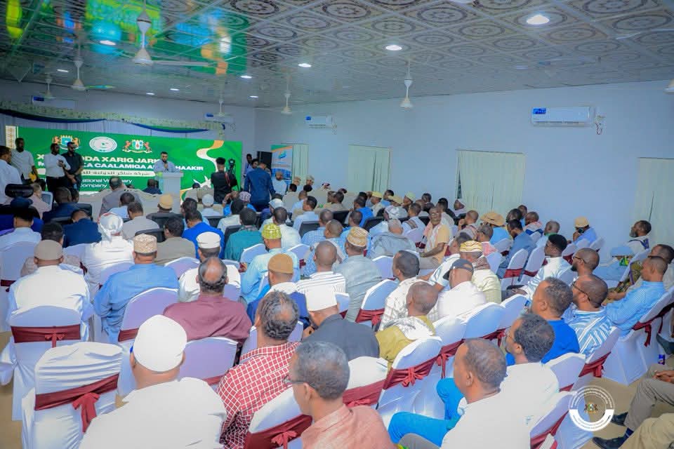 Wasiiru-dowlaha Wasaaradda Kalluumaysiga iyo Khayraadka Badda Dowladda Puntland, Mudane Siciid Maxamed Raage ayaa ka qaybgalay xarigjarka maxjarka cusub ee Shaakir, kaas oo laga hirgeliyay magaalada Boosaaso. Maxjarkan ayaa ah mid casri ah oo si heer sare ah loo dhisay.