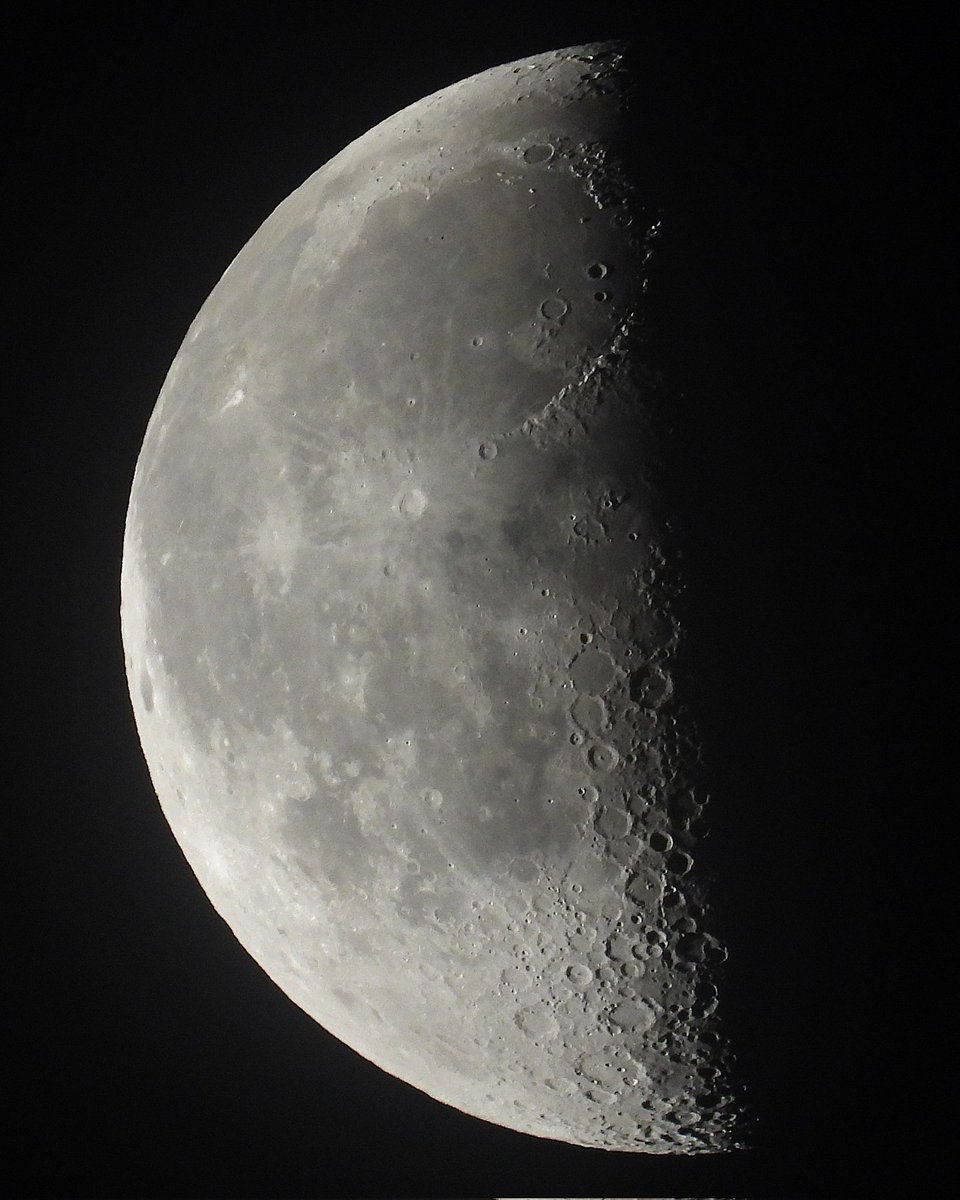 FunkyAppleTree's tweet image. Disturbingly early this mooning, 49.5% illuminated 🌗 @StormHour @ThePhotoHour