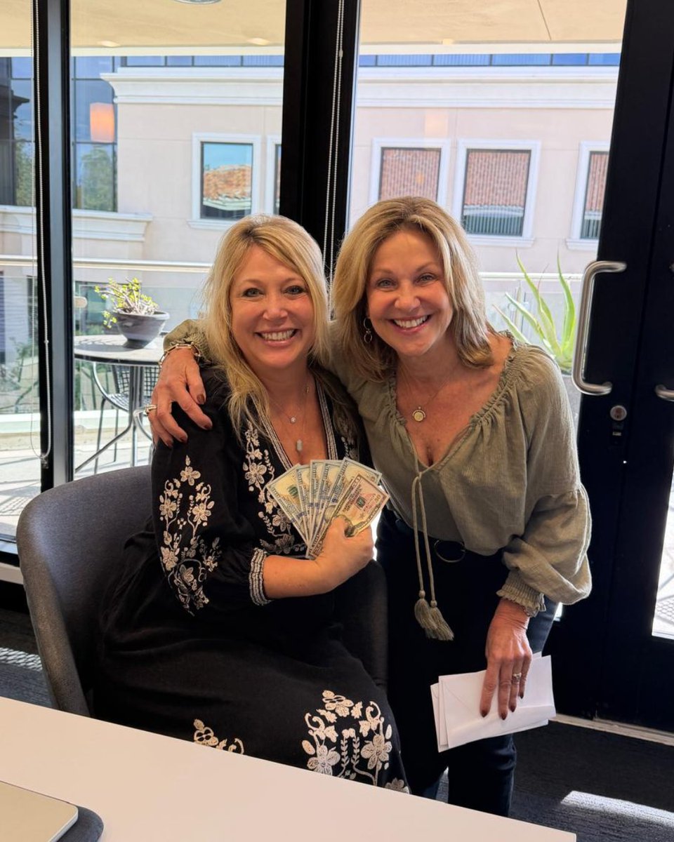 lydiagable's tweet image. Ricki crushed it as our top Fall Into Sales winner! 🏆
Michelle &amp;amp; Kommerina hit their goals too — proving consistency always wins. 🍁💵
#LydiaGableRealtyGroup #ConejoValleyHomes #RealEstateTeam #LGRG