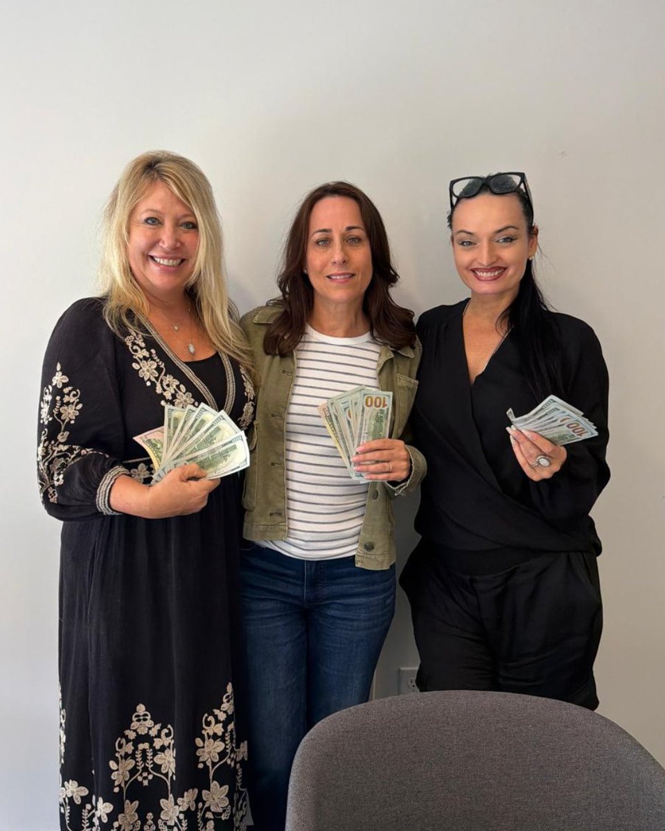 lydiagable's tweet image. Ricki crushed it as our top Fall Into Sales winner! 🏆
Michelle &amp;amp; Kommerina hit their goals too — proving consistency always wins. 🍁💵
#LydiaGableRealtyGroup #ConejoValleyHomes #RealEstateTeam #LGRG