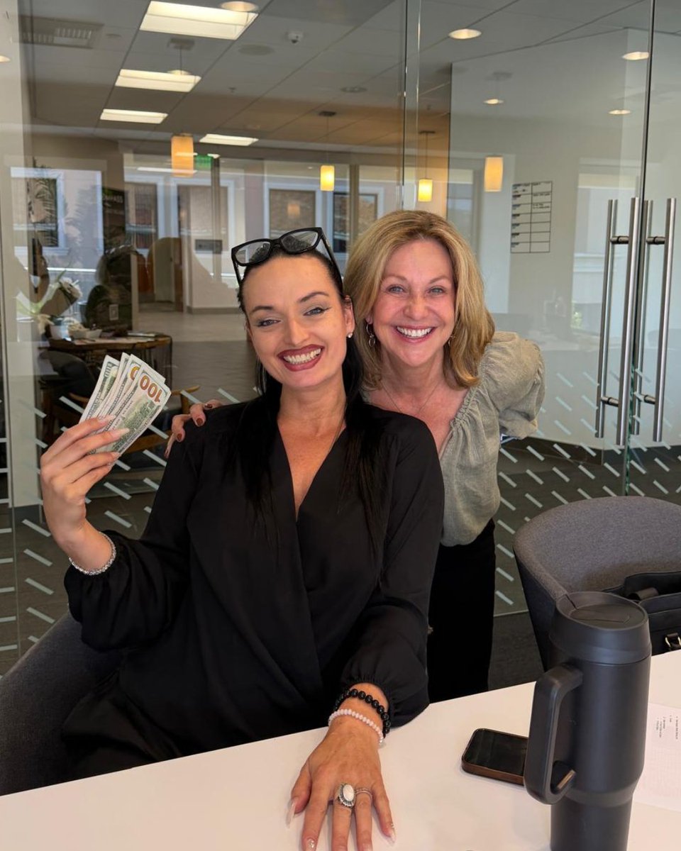 lydiagable's tweet image. Ricki crushed it as our top Fall Into Sales winner! 🏆
Michelle &amp;amp; Kommerina hit their goals too — proving consistency always wins. 🍁💵
#LydiaGableRealtyGroup #ConejoValleyHomes #RealEstateTeam #LGRG