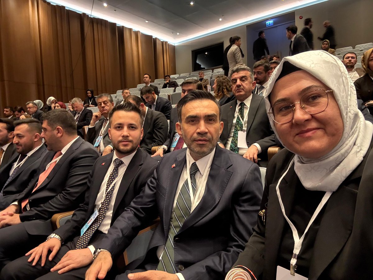 AdemAldemir33's tweet photo. 📍 AK Parti Genel Merkez

İl Kadın Kolları Başkanımız Sayın Fatma Abacı ve İl Gençlik Kolları Başkanımız Sayın Ahmet Karagöz ile birlikte, Cumhurbaşkanımız ve Genel Başkanımız Sayın Recep Tayyip Erdoğan’ın başkanlığında gerçekleştirilen 175. Genişletilmiş İl Başkanları Toplantısına katıldık.

Hayırlara vesile olsun inşallah.

#AKParti #TürkiyeYüzyılı #BirlikBeraberlik #Mersin