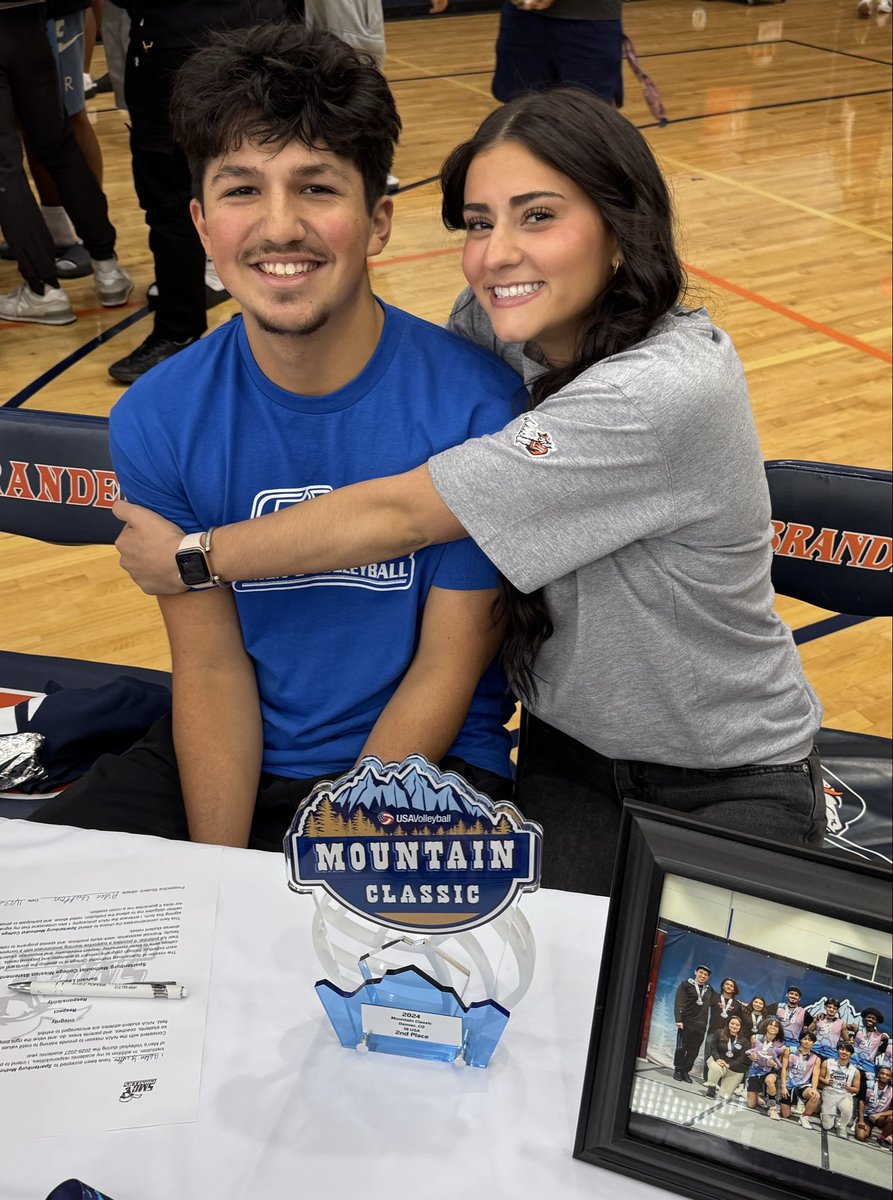 BrandeisVB08's tweet photo. SIGNED ✔️
Congratulations Dani and Aiden!!!
@Coach_KLewis 
@danaperry73 @NISDBrandeis https://t.co/wAekqxqfdw