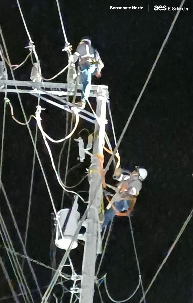 AESElSalvador's tweet photo. Nuestros equipos trabajan sin descanso para asegurar la continuidad del servicio eléctrico.

Nuestra energía no se detiene⚡ https://t.co/GUmBdznTU5