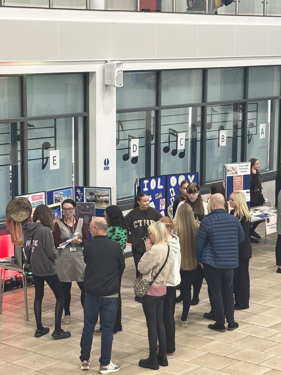 NorthChadderton's tweet image. Our Sixth Form Open Evening is now underway! 🎉 Here are some of the highlights so far — inspiring talks, engaging subject sessions, and a great turnout of future students exploring their next steps! #SixthForm #OpenEvening