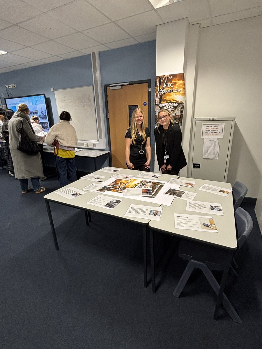 NorthChadderton's tweet image. Our Sixth Form Open Evening is now underway! 🎉 Here are some of the highlights so far — inspiring talks, engaging subject sessions, and a great turnout of future students exploring their next steps! #SixthForm #OpenEvening