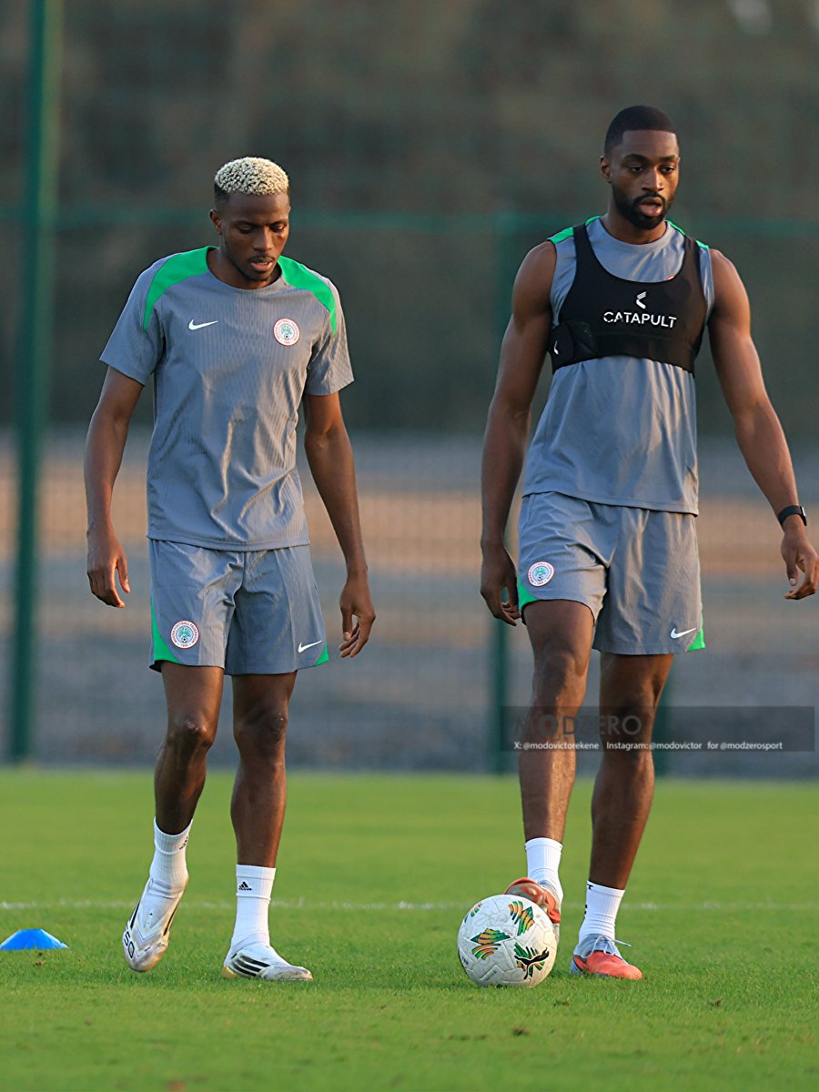modovictorekene's tweet photo. The boys are back on the green, the Super Eagles of Nigeria trained for the second time after Asuu strike (sorry I had to).

Brands, let’s put your logo n our images and videos instead guys. Reach out. https://t.co/bewpFOXeCa