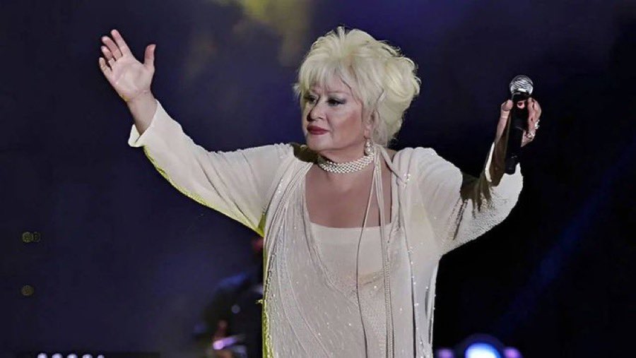 Kendisini tanımaktan ve birçok kez canlı dinleme onurunu yaşadığım,Türk sanat müziğimizin usta sesi, Devlet Sanatçısı Muazzez Abacı’ya Allah’tan rahmet,ailesi ve sevenlerine başsağlığı diliyorum