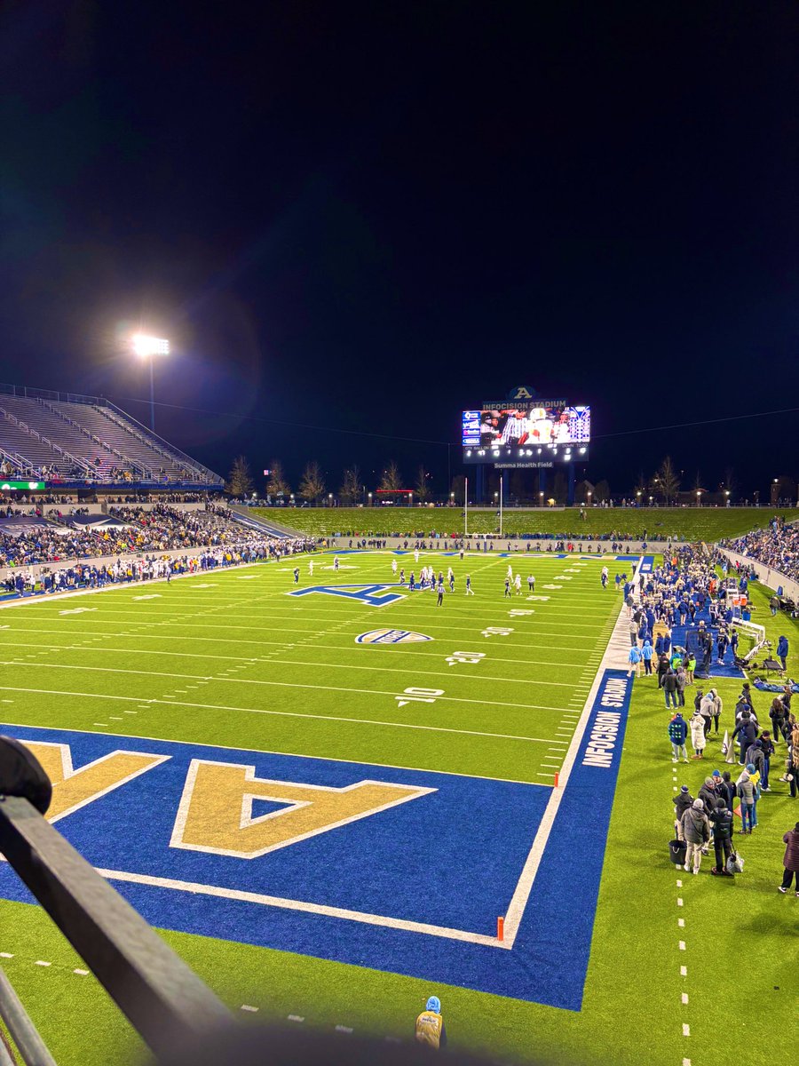 Thank you <a href="/ZipsFB/">Akron Football</a> and <a href="/Caleb_Duckett/">Caleb Duckett</a> for having me out to watch Akron take on Kent State yesterday! It was great to meet the staff and watch the team play. Go Zips!
<a href="/CoachJDBrook/">J.D. Brookhart</a> <a href="/BallCoachJoeMo/">Coach Joe Moorhead</a> <a href="/Berlin_Bears_FB/">Berlin Bears Football</a> <a href="/CoachSchrock03/">Brendon Schrock</a> <a href="/_Coach_Harris/">Wendell Harris Jr., M.S.Ed.</a>