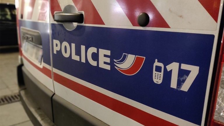 🔴 FLASH - #Paris : Le tournage d’un clip a dégénéré.

👉 Onze personnes ont été interpellées dont six mineurs, mardi dans le 12e. Des mortiers ont été tirés en direction d'immeubles d'habitation, mais aussi envers les policiers. (BFMTV) #Paris12