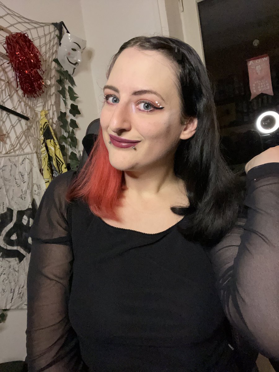 Sharing my adventures more on insta again these days!
Check out @efeuwuerfel for my German Page, @ivydicey for my English one and @bierfluenzer for my craft beer account 🥰
Up to a concert today!