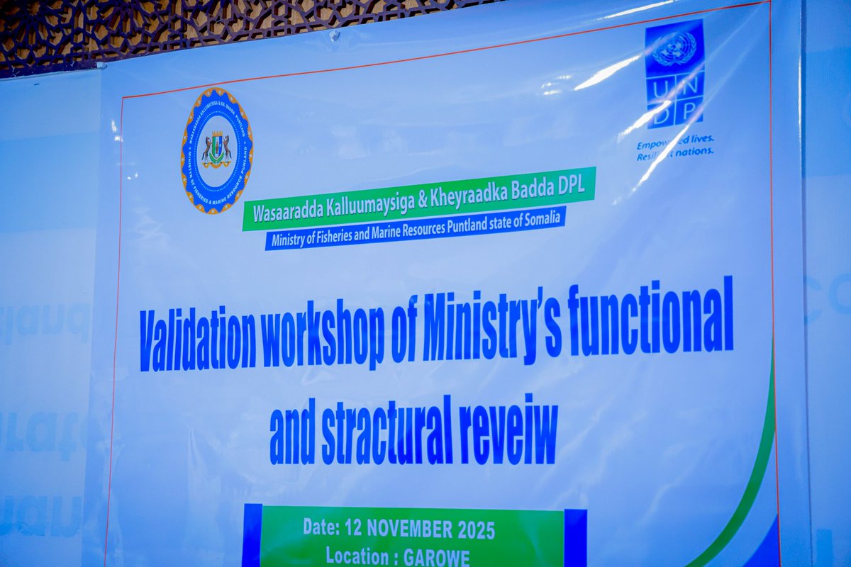 Garoowe: Wasaaradda <a href="/mofmr1/">Ministry of Fisheries & Marine Resources Puntland</a> ayaa qabatay kulanka dib-u-eegista qaab-dhismeedka iyo howlaha shaqo, kaas oo lagu soo bandhigay qaab-dhismeedka cusub ee wasaaradda oo markii hore ka koobnaa afar (4) waaxood, balse hal waax oo cusub ayaa lagu daray.