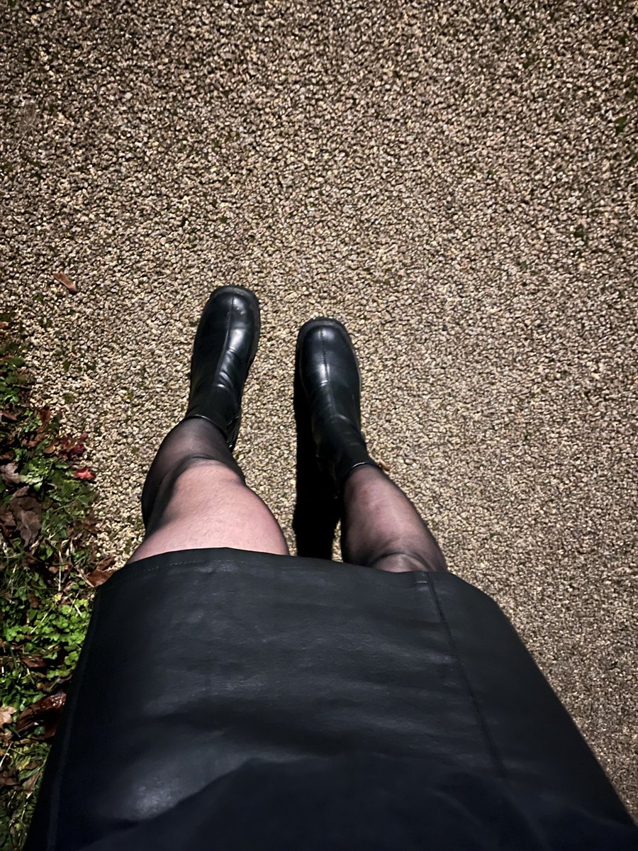 FlatspotE's tweet photo. #crossdresser #femboy #meninskirt #meninstockings https://t.co/NYqAMaE0gi