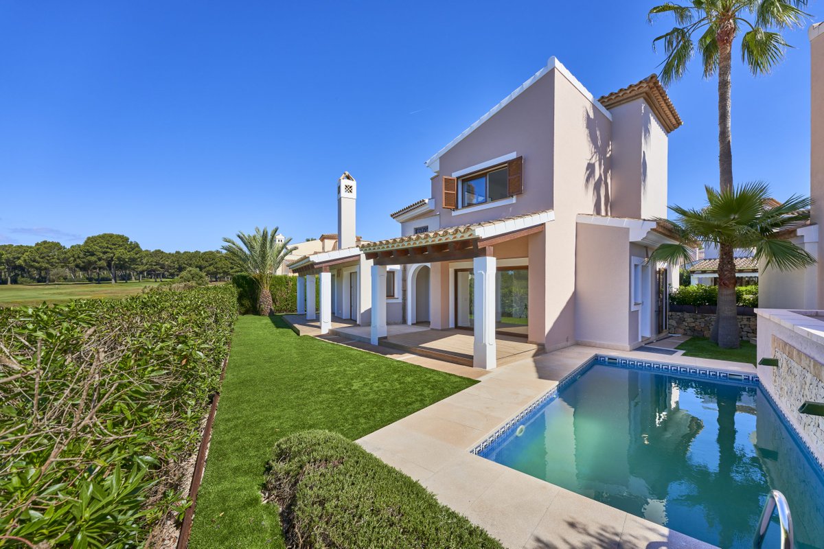 SGIMallorca's tweet photo. Ref. 13830 | Nova Santa Ponsa
Freistehende Villa mit Garten, Pool, zwei Doppelschlafzimmern en suite, Terrasse mit Golfblick &amp; zwei PKW‑Stellplätzen.
https://t.co/LMoqU7ktR3

💶 Kaufpreis: 1.925.000 €

#Mallorca #NovaSantaPonsa #Villa #Pool #Immobilien https://t.co/u5rIqkHjAU