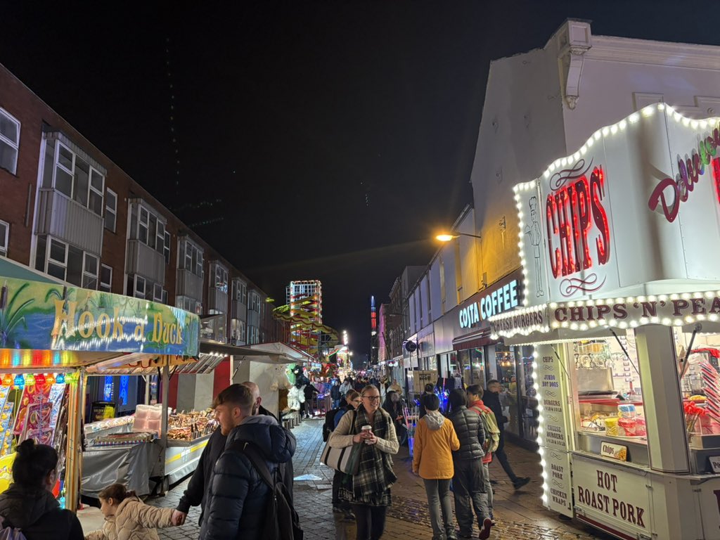CharnwoodBC's tweet image. It’s finally here! Loughborough Fair is open for 2025! 

🎢🍭The lights are on, the rides are in full swing and the smell of candy floss is in the air. 

🙋🏼‍♀️Who’s joining us tonight?