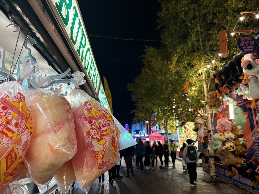CharnwoodBC's tweet image. It’s finally here! Loughborough Fair is open for 2025! 

🎢🍭The lights are on, the rides are in full swing and the smell of candy floss is in the air. 

🙋🏼‍♀️Who’s joining us tonight?
