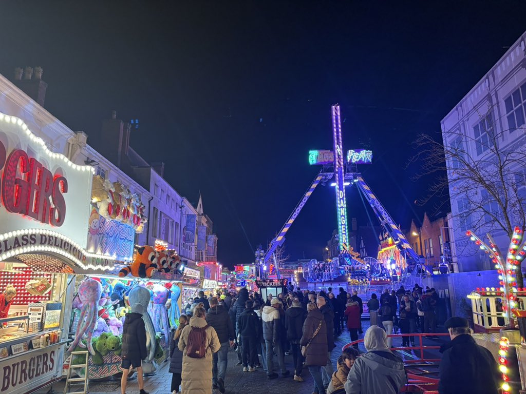 CharnwoodBC's tweet image. It’s finally here! Loughborough Fair is open for 2025! 

🎢🍭The lights are on, the rides are in full swing and the smell of candy floss is in the air. 

🙋🏼‍♀️Who’s joining us tonight?