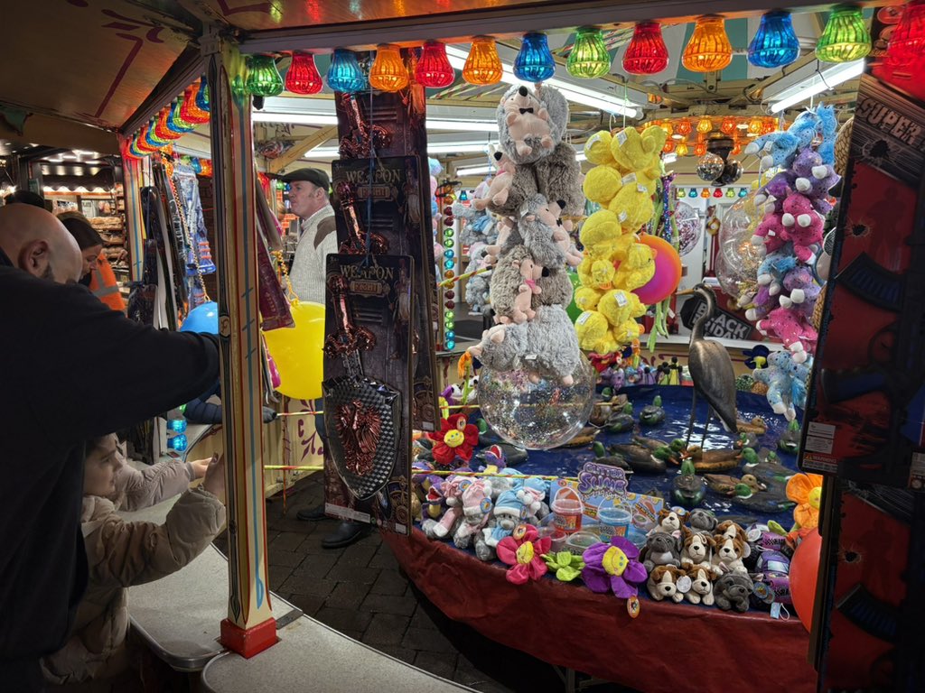 CharnwoodBC's tweet image. It’s finally here! Loughborough Fair is open for 2025! 

🎢🍭The lights are on, the rides are in full swing and the smell of candy floss is in the air. 

🙋🏼‍♀️Who’s joining us tonight?