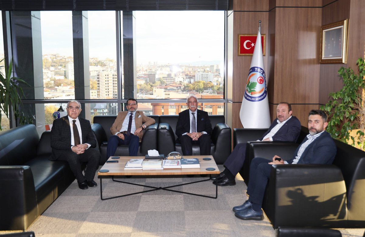 StkRefah38315's tweet photo. Genel Başkan Yardımcımız Mehmet Fatih Uğurlu, Memur-Sen Genel Başkan Yardımcısı ve Toç Bir-Sen Genel Başkanı Hüseyin Öztürk’ü ziyaret ederek, 16 Kasım’da Ankara Arena Spor Salonu’nda gerçekleştirilecek olan Büyük Kongremize davet etti. https://t.co/iVfl02gzdU