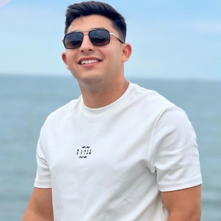 Şehidimiz Astsubay Üstçavuş Berkay Karaca'nın annesine "Anne ben şehit olacağım, sen de vatan sağ olsun diyeceksin, metanetli duracaksın, dik duracaksın." dediği öğrenildi.