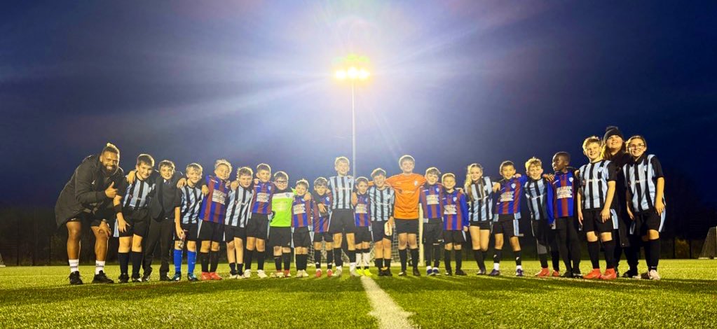 EtonburyPE's tweet photo. An outstanding performance from the @EtonburyAcademy Year 6 boys today against @RBA_PEdept 🖤💙🤝❤️🖤

A great performance full of teamwork💪⚽️💙

With goals from:

James Shi⚽️⚽️
Josh⚽️⚽️
Den⚽️⚽️⚽️
James Sha⚽️⚽️
Ed⚽️⚽️
Jayden⚽️

Star Player:

⭐️💙James Shi💙⭐️

#ETAAway #TeamETA https://t.co/1hYM9QYyuc
