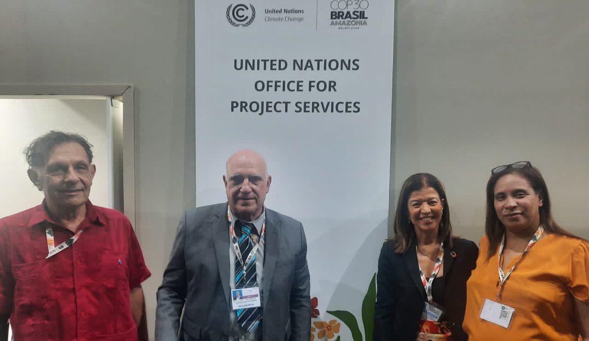 #CubaEnLaCOP30 🇨🇺
Odalys Goicochea <a href="/OGAmbienteCuba/">Odalys Caridad Goicochea Cardoso</a>, dir gral Medio Ambiente <a href="/citmacuba/">Ministerio de Ciencia, Tecnología y Medio Ambiente</a> y NDA-GCF país, y experto Orlando Rey, intercambian con Dalila Gonçalves <a href="/dal_goncalves/">Dalila Alexandra RAMOS MOREIRA GONCALVES</a>, Directora Regional de UNOPS para América Latina y el Caribe
#AcciónClimáticaHoy #COP30