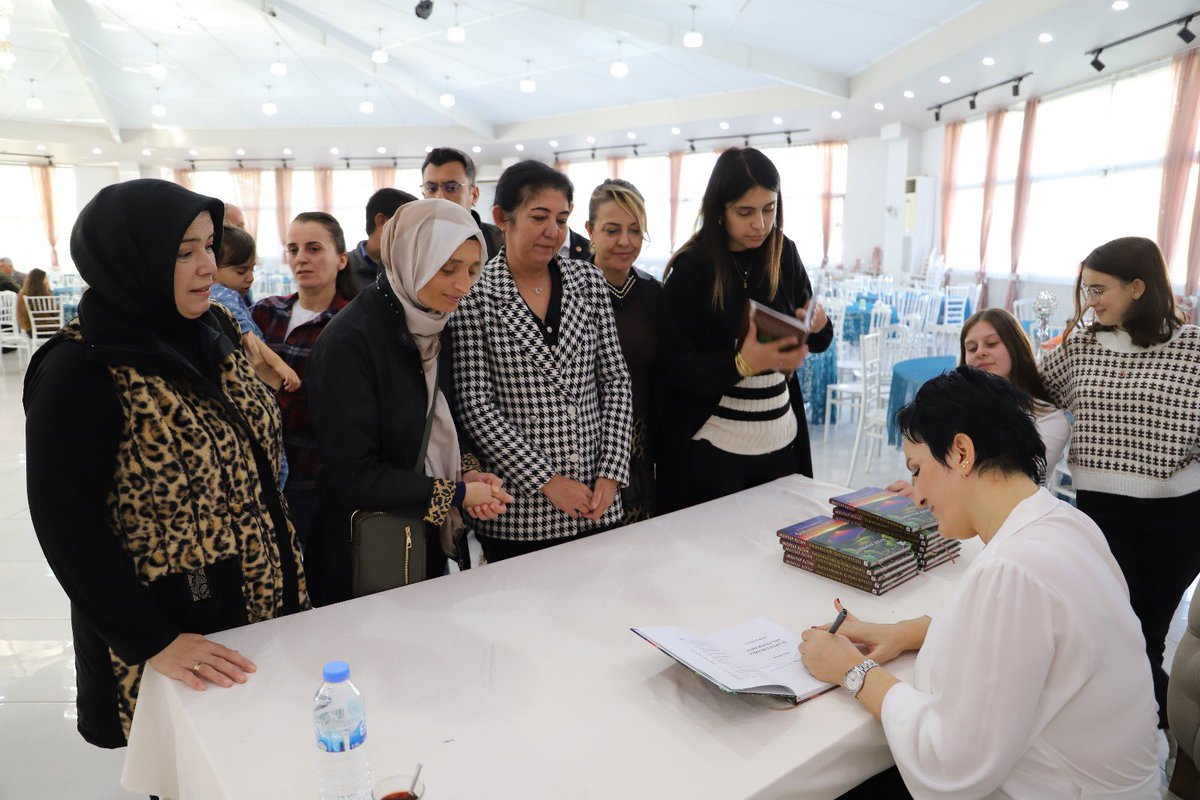 Mehtap_Altan's tweet image. “saruhanlibelediyesi: 📚 “Saruhanlı’nın Gizemli Öyküsü” Okurlarla Buluştu!

“Saruhanlı’nın Gizemli Öyküsü”
Saruhanlı Belediyesi tarafından hazırlanan, Şair ve Yazar Mehtap Altan’ın kaleme aldığı
“Saruhanlı’nın Gizemli Öyküsü” adlı kitabın tanıtım programı, yoğun bir katılımla…