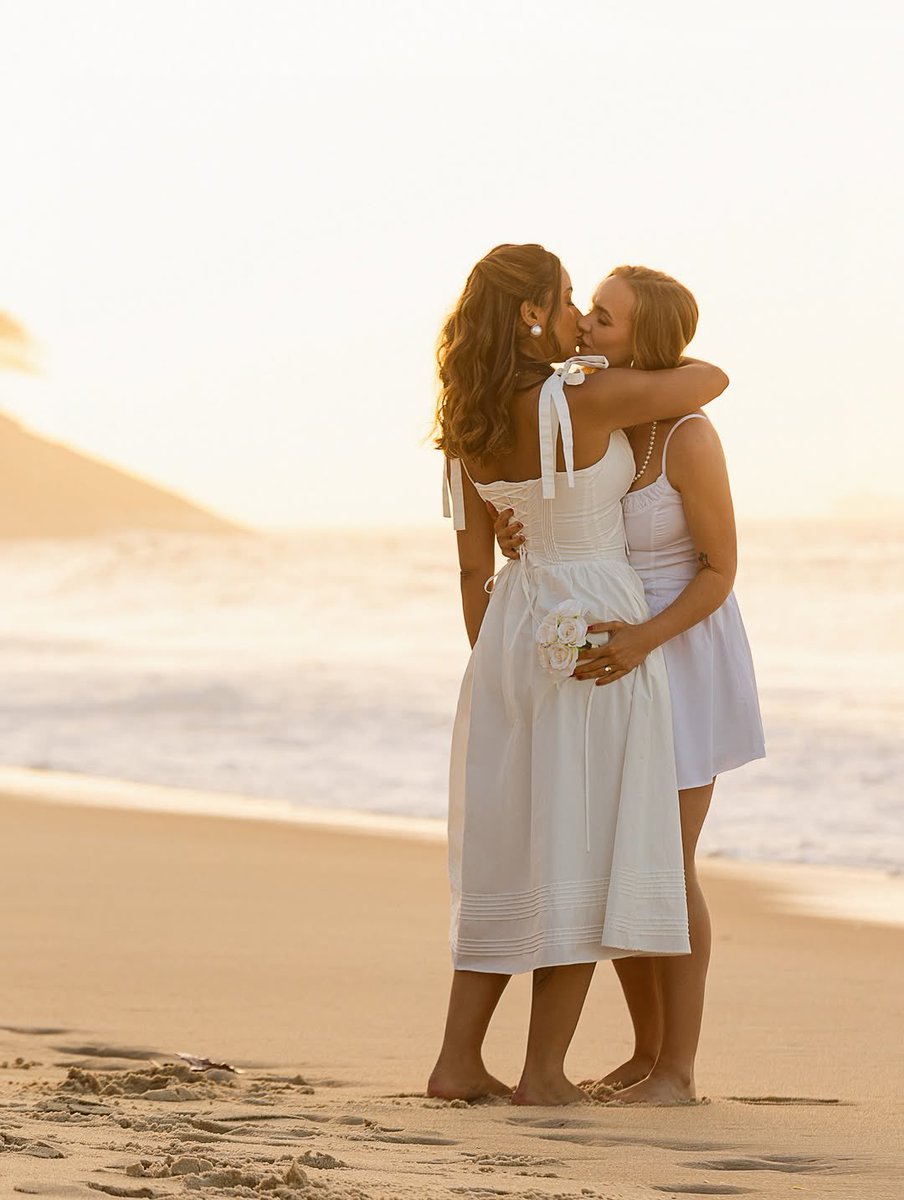 lesbocine's tweet photo. LINDAS! Talita Araújo, ex-participante do BBB15, se casou com a produtora musical britânica Isla Wolfe. 🩷 https://t.co/79zPQfzsVc