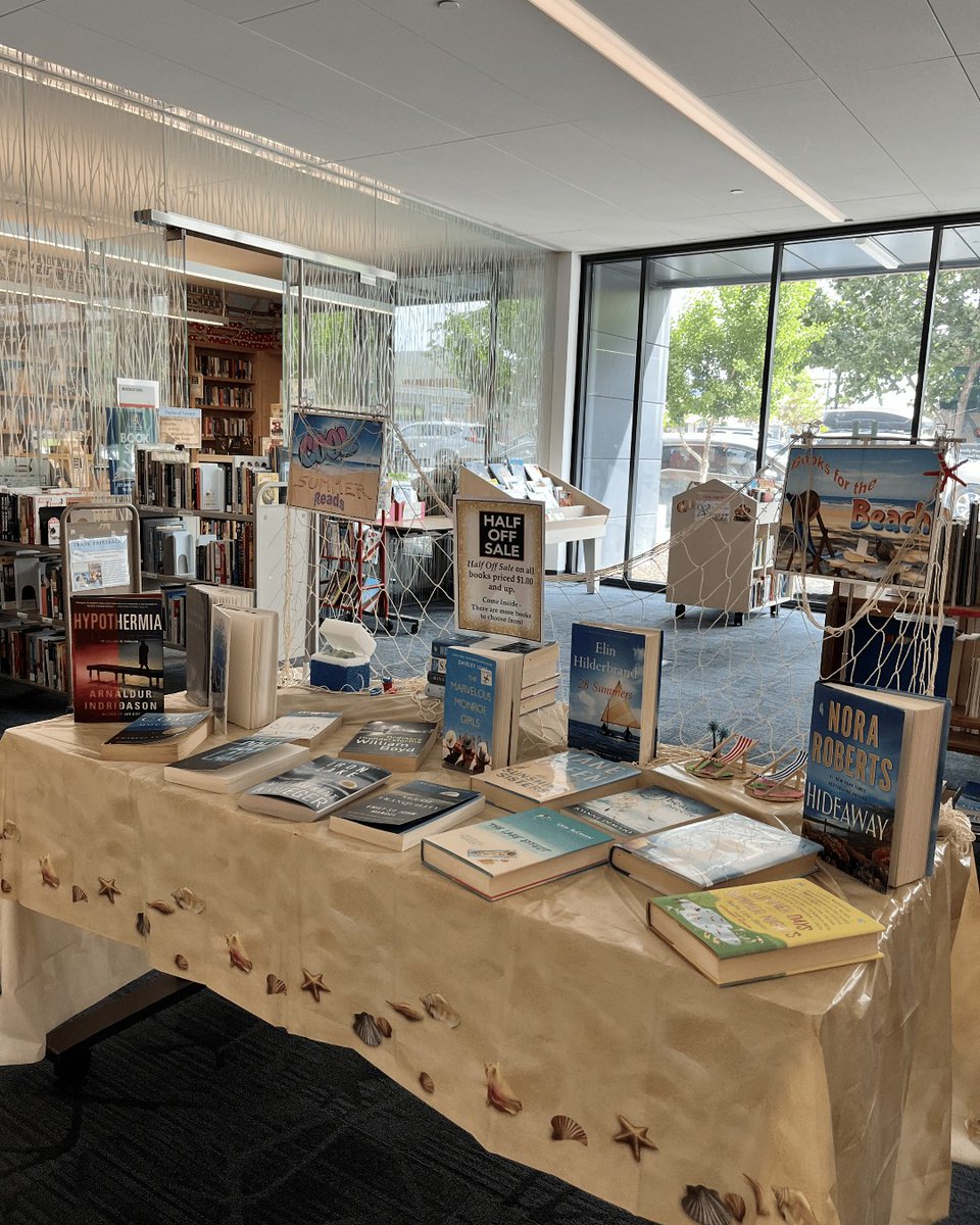 HaywardLibrary's tweet image. Want books to take home...FOREVER?! Come to our book sale this Saturday, November 15 from 10:30am-3:30pm. Take a look at the themed displays and come on over to the Downtown Library (1st floor)! 

hayward.librarycalendar.com/event/book-sal…