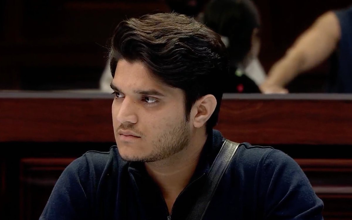 BollySpy's tweet photo. #BiggBoss19 | #MridulTiwari Ka Eviction..

RT --> UN FAIR
LIKE --> FAIR https://t.co/Eixy0YJQxS