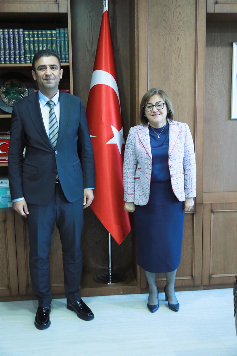 erdalkilinc27's tweet photo. Nazik ziyaretleri ve iyi dilekleri için Gaziantep Büyükşehir Belediye Başkanımız Sayın Fatma Şahin hanımefendi ile Gençlik Spor Daire Başkanı Mustafa Özdal’a teşekkür ederim. https://t.co/memEyyX1pY